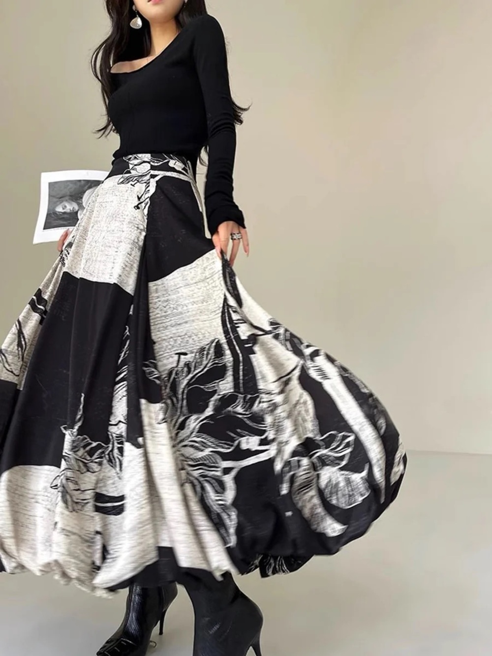 Commense Bud Waist Side-Zipper Midi Skirt - Picture 3 of 14